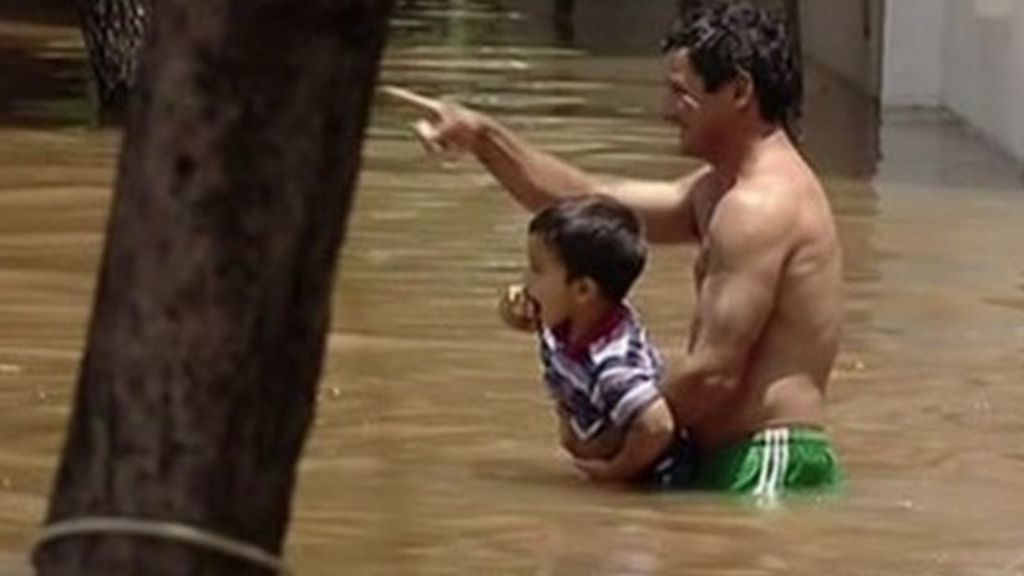VIDEO: Streets turned to rivers in Argentina floods