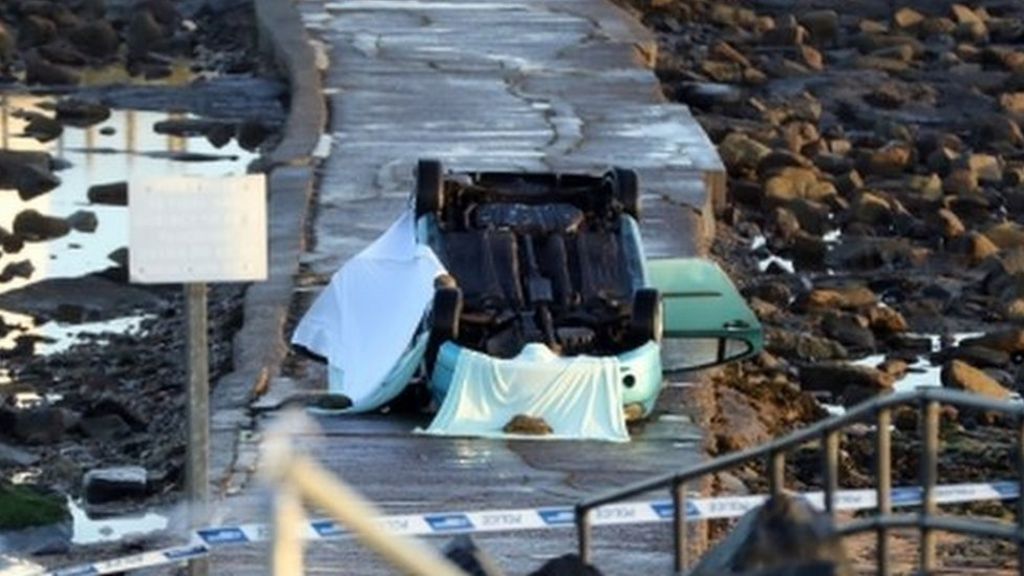 Man's body found in car on causeway