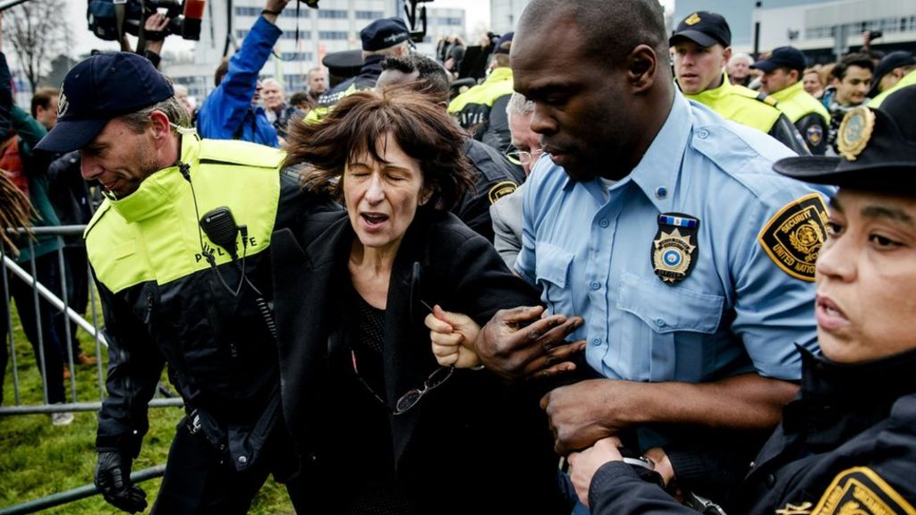 Hague ex-official's custody berated