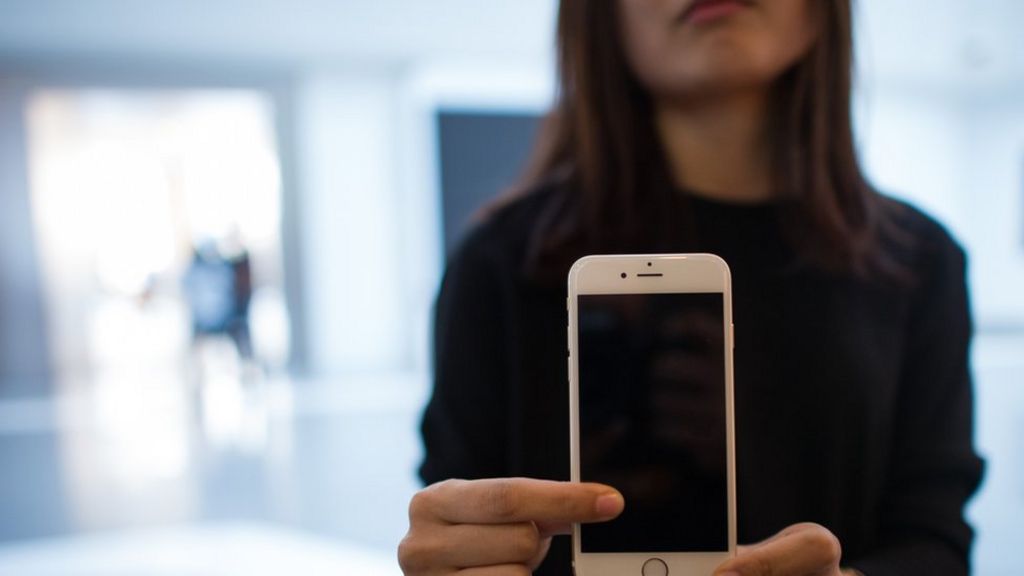 Apple apologises for iPhone 'error 53'