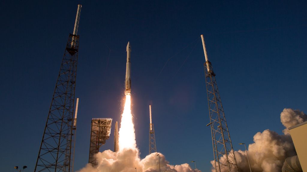Asteroid probe begins seven-year quest