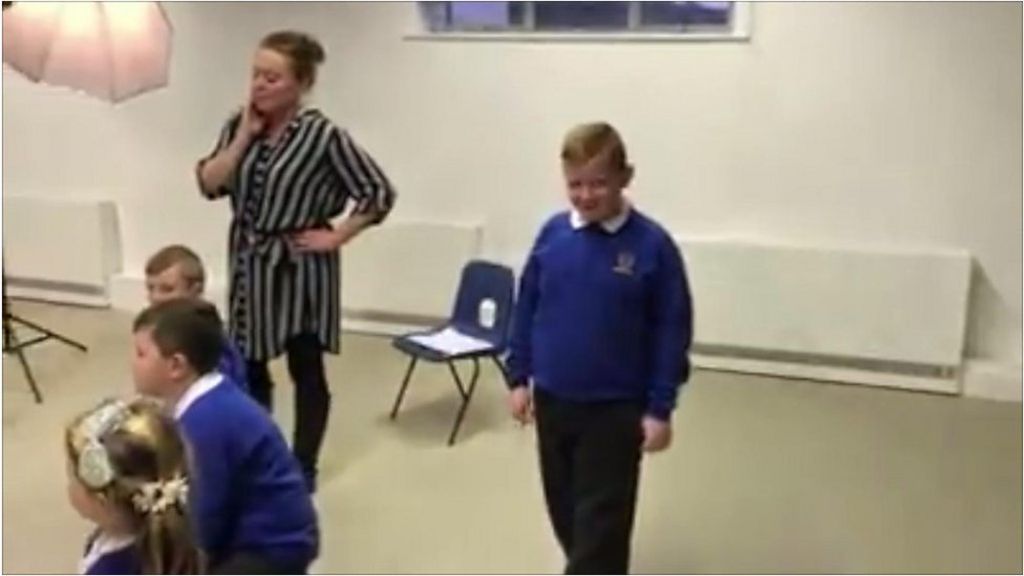 Fleetwood Flakefleet school nails 'mannequin challenge'