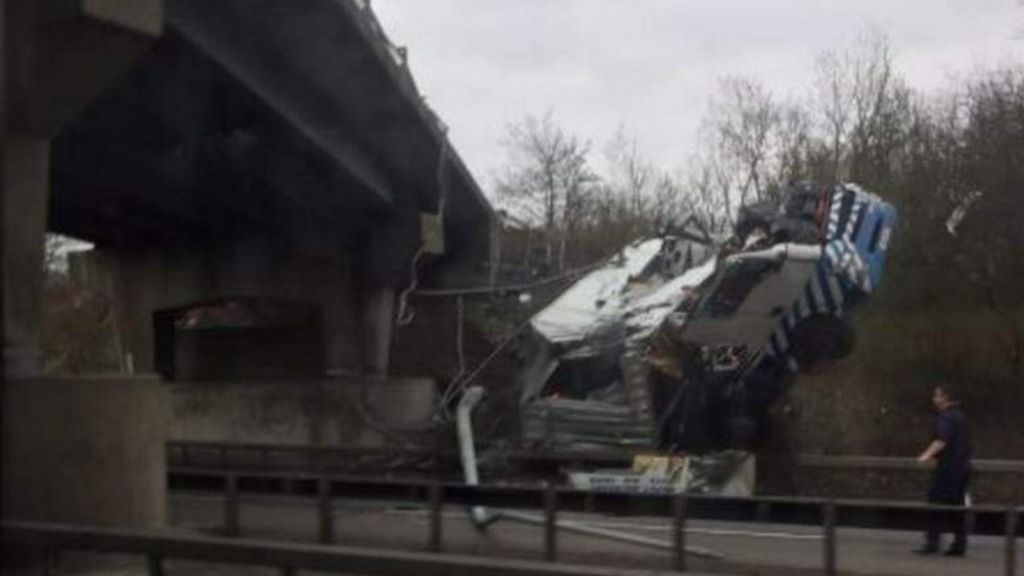 Essex crash Lorry driver dies in A12 bridge fall BBC News