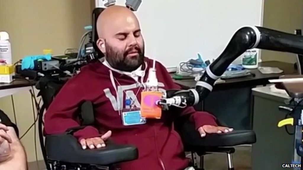 VIDEO: Control a robot with your thoughts