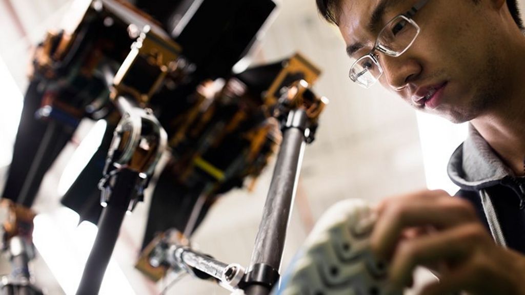 VIDEO: Two-legged robot conquers bumpy terrain