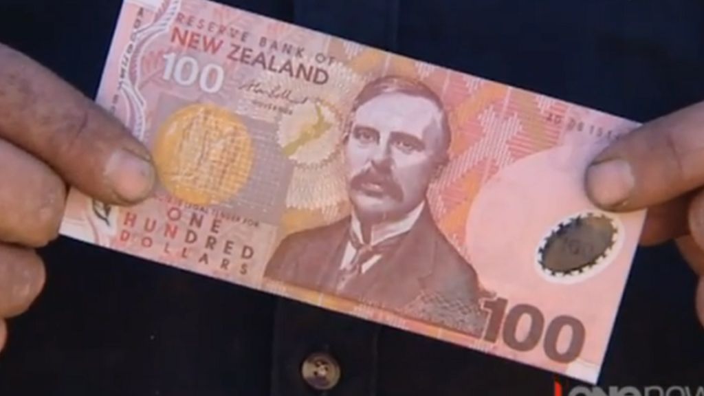 Bidders vie for 'unwanted' $100 note