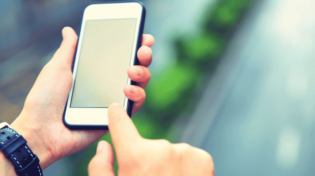 Report finds apps 'spy on users'