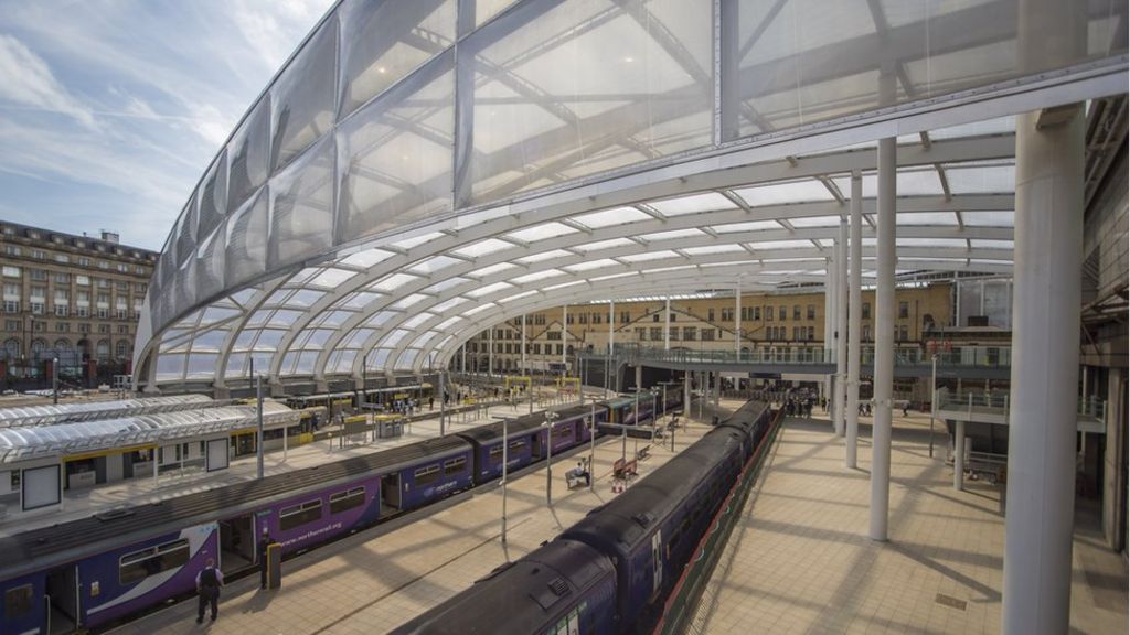 Two hurt in Manchester Victoria Station roof collapse
