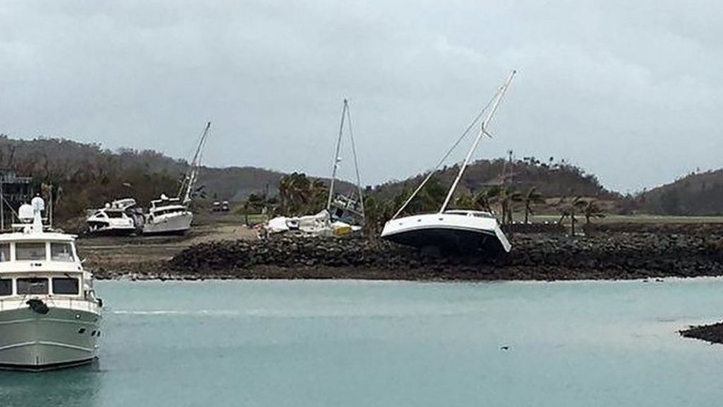 Cyclone Debbie: Experts fear damage to Great Barrier Reef