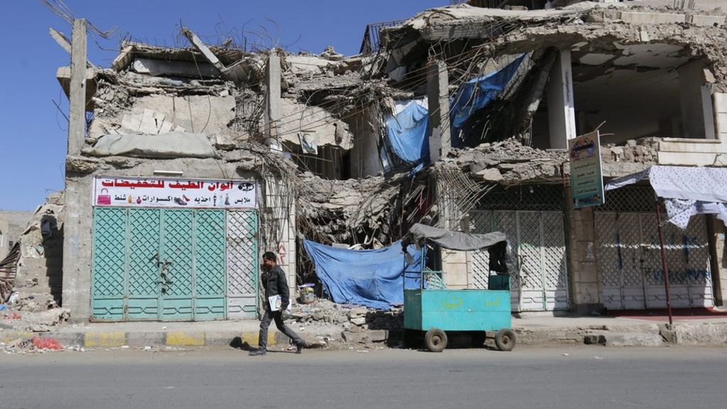 مقتل خمسة أشخاص في  غارة جوية  بالقرب من مدرسة في اليمن - BBC Arabic