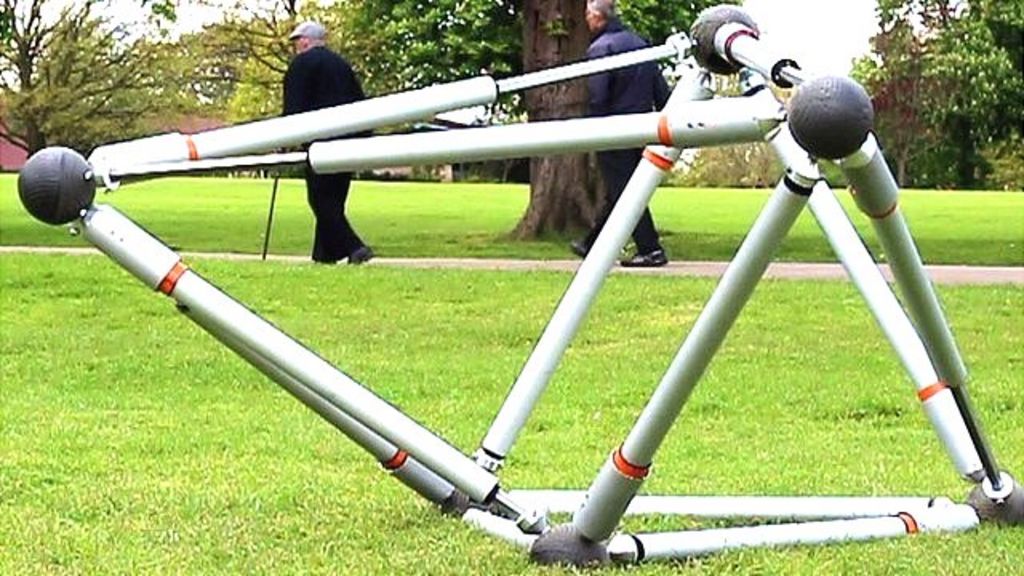 VIDEO: Climbing frame searches for children