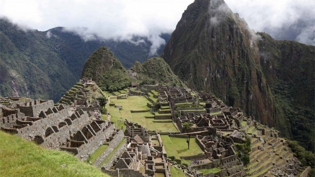 Men quizzed over Machu Picchu nudity
