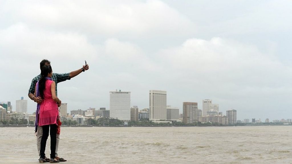 Mumbai danger warnings over selfies