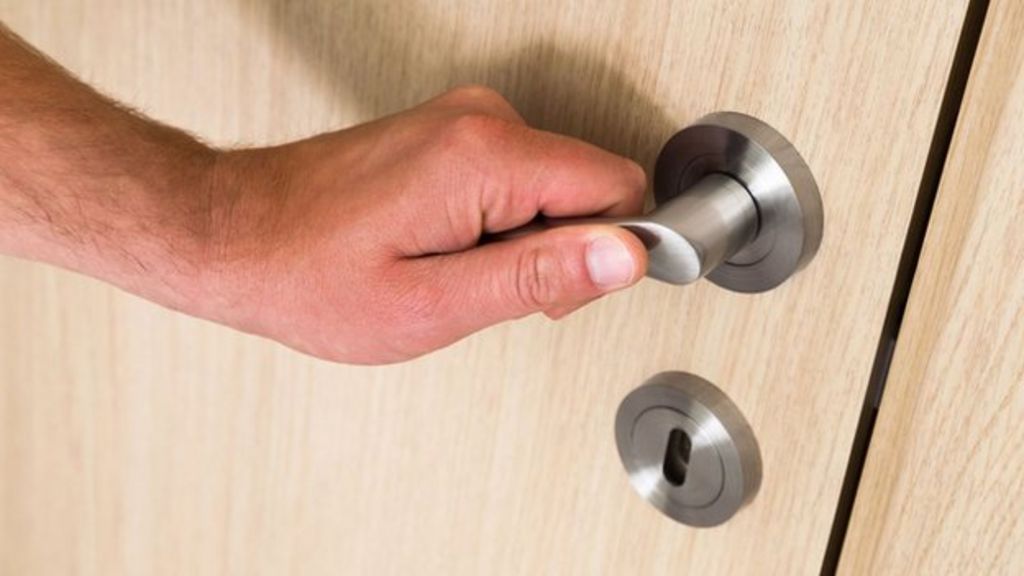 Man in pants calls 999 over Manchester club lock-in