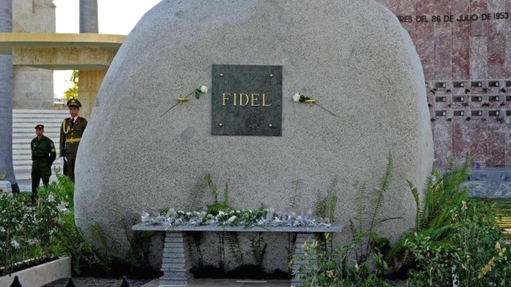 Santa Ifigenia en Santiago de Cuba: así es el cementerio donde ... - BBC Mundo