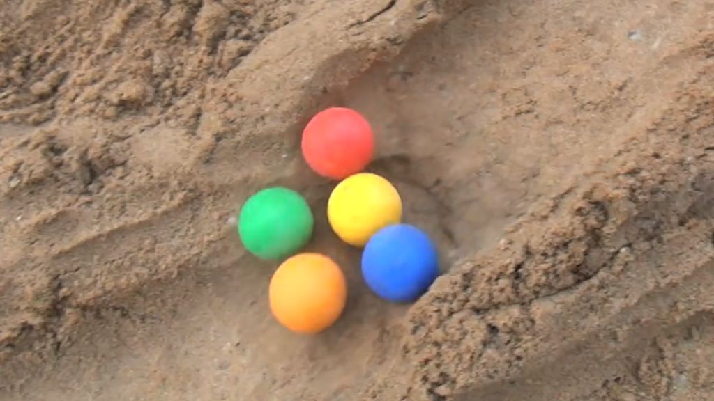 VIDEO: The marble racing craze that's captivated the internet