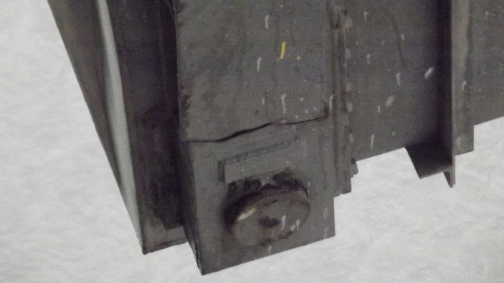 Seized pin 'caused road bridge fault'