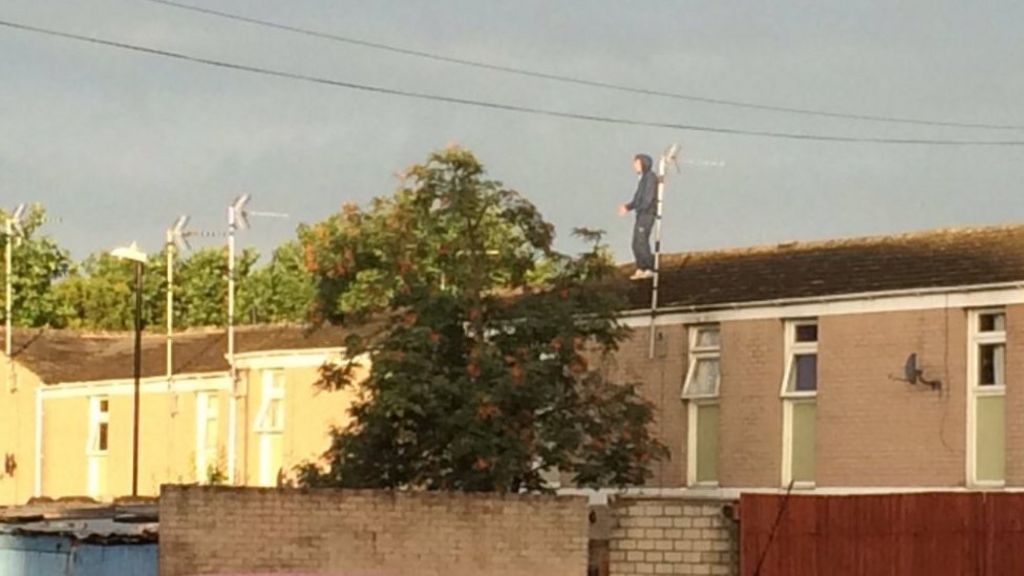 All night roof stand-off in Willenhall ends after 21 hours