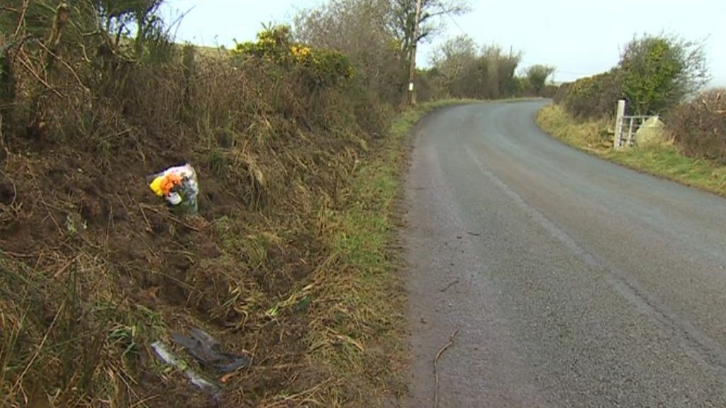 Dyn ifanc lleol wedi marw mewn gwrthdrawiad yn Llŷn BBC Cymru Fyw