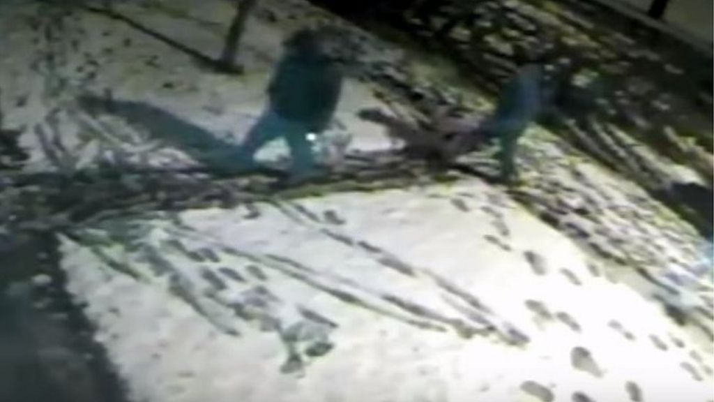 Oldham knifepoint robbery: Pregnant mum and girl, 6, attacked