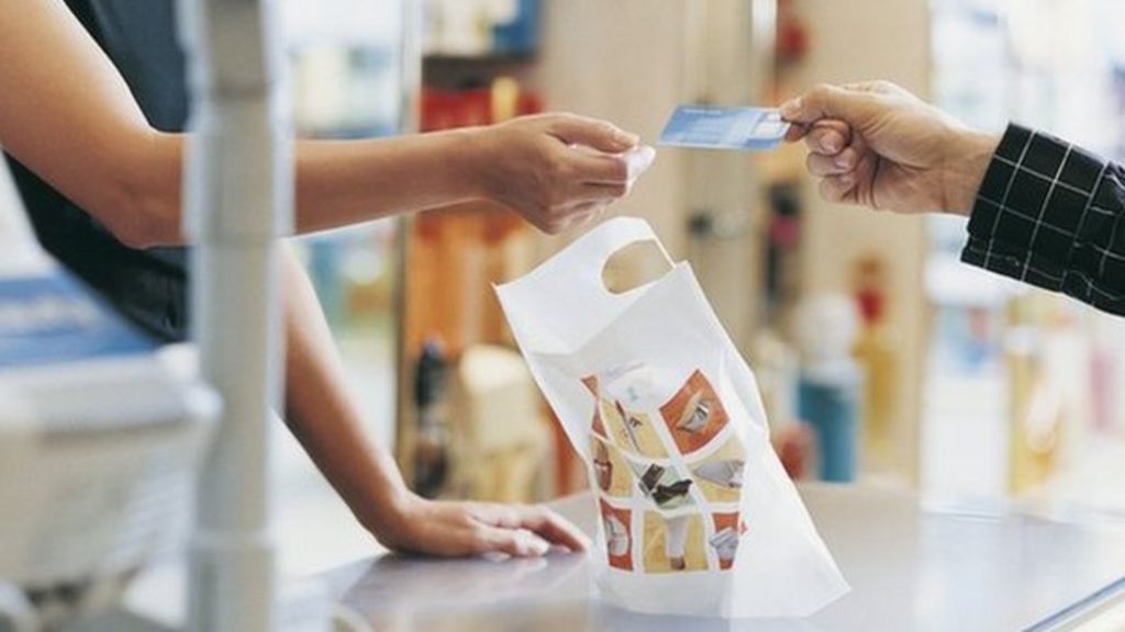 Call to ban airport shops' VAT saving