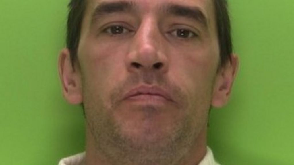 'Coward' jailed for stabbing murder