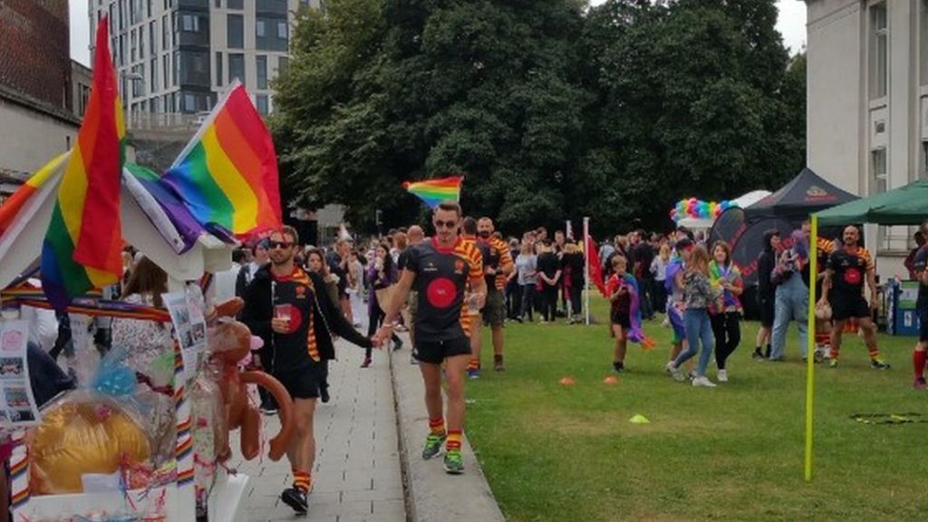 In pictures: First Southampton Pride for a decade held - BBC News