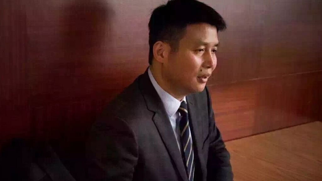 China briefly detains rights lawyer