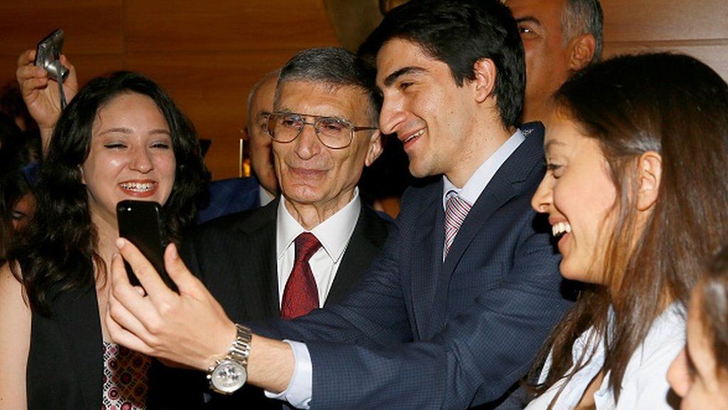 Scientist spots Turkish banknote error