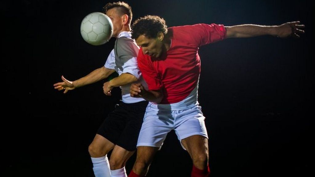 Heading footballs 'affects memory'