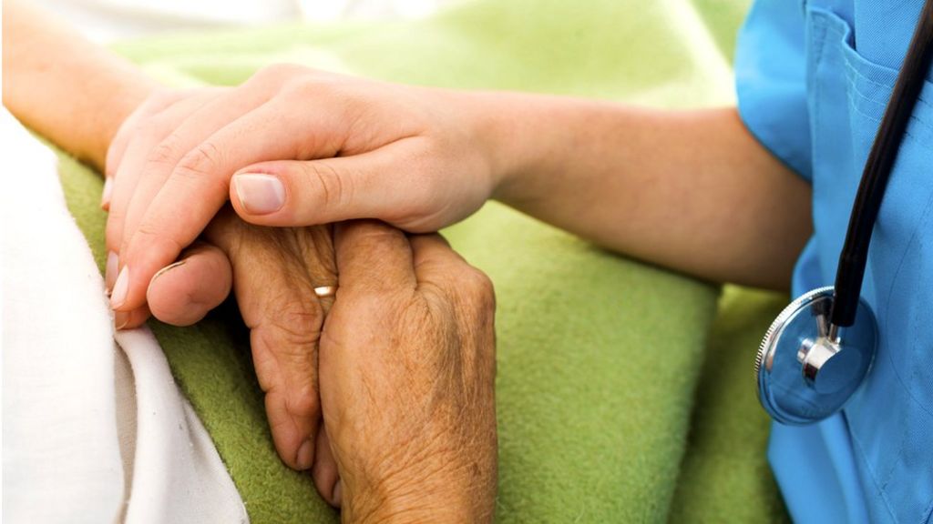 Public sector pay down by thousands in real terms, says TUC