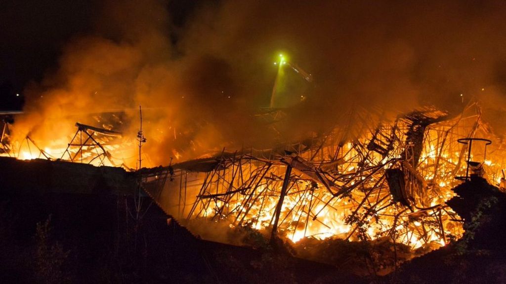 Wolverhampton grotto firm blaze: Arson suspected - BBC News