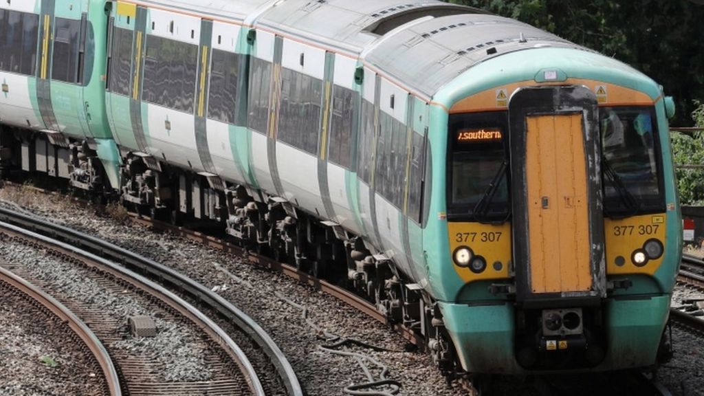 Rail punctuality worst in 10 years, figures show