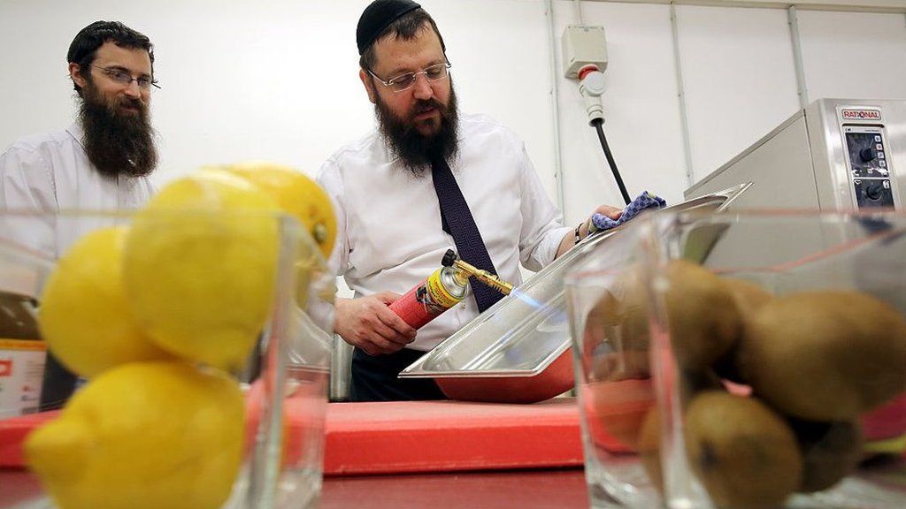 Israel in food fight over kosher licensing - BBC News
