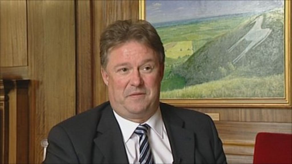 Wiltshire council chief Andrew Kerr hands back pay rise - BBC News