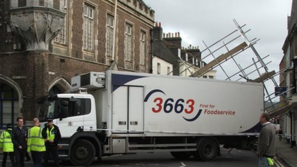 Lorry rips down Dorchester scaffolding BBC News