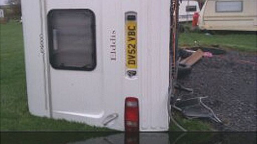 Caravans turn over in high winds at Llanfwrog, Anglesey BBC News