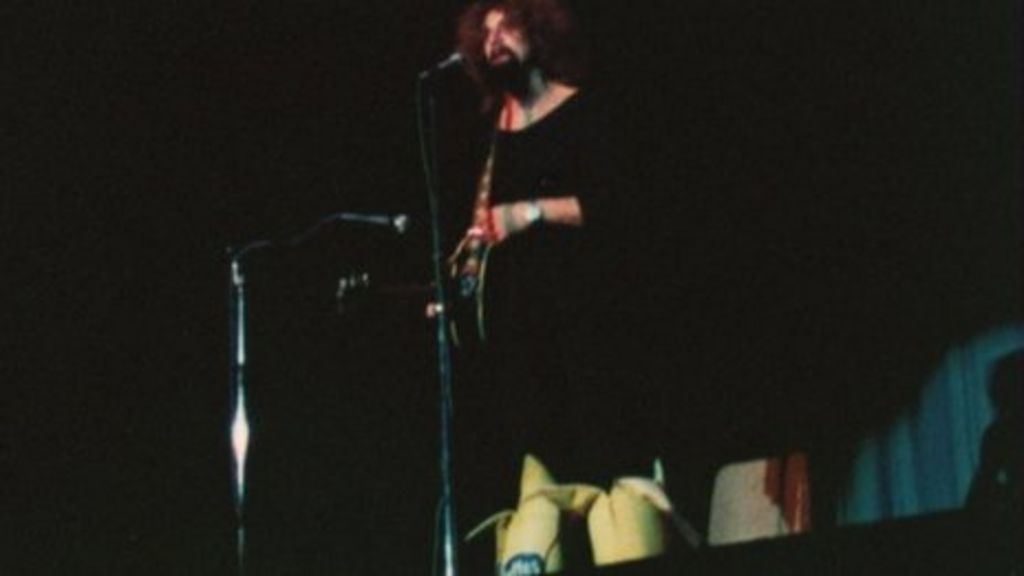 Billy Connolly �Troubles� film airs BBC News