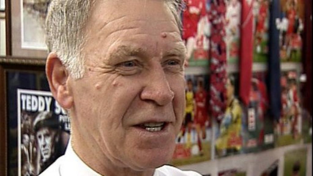 Sir Alex Ferguson at funeral of Aberdeen FC legend Teddy Scott - BBC News - _61045897_teddy_scott_bbc