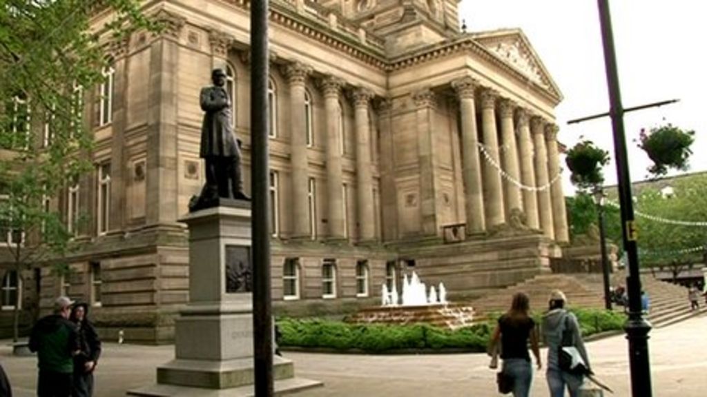 Bolton Town Hall in £3.5m refurbishment BBC News