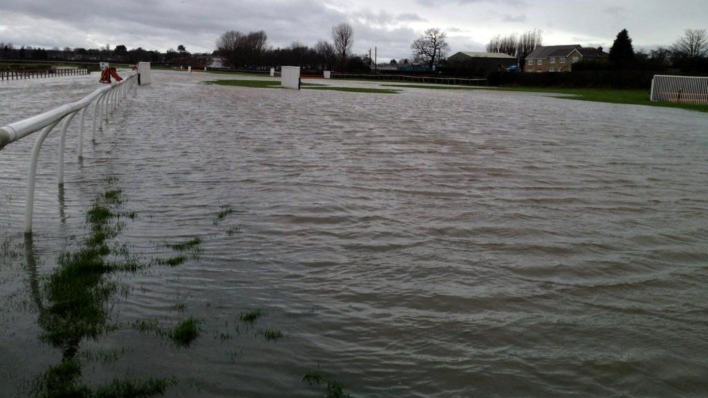 Wetherby racing abandoned after flood BBC News