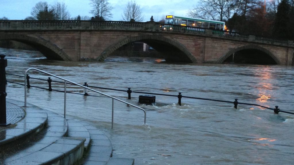 Bewdley flood barriers assembled as river levels rise BBC News