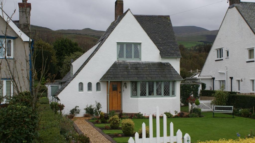 Llanfairfechan tour showcases Herbert Luck North's Arts and Crafts