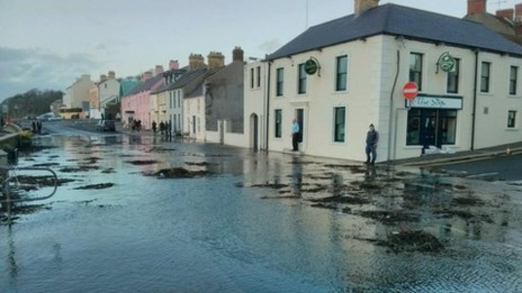 Flood alert for Northern Ireland's coastal areas passes BBC News