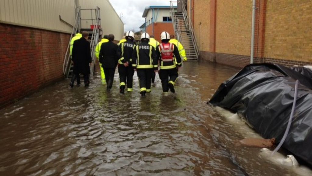 Homes evacuated as Croydon water plant flooding tackled BBC News