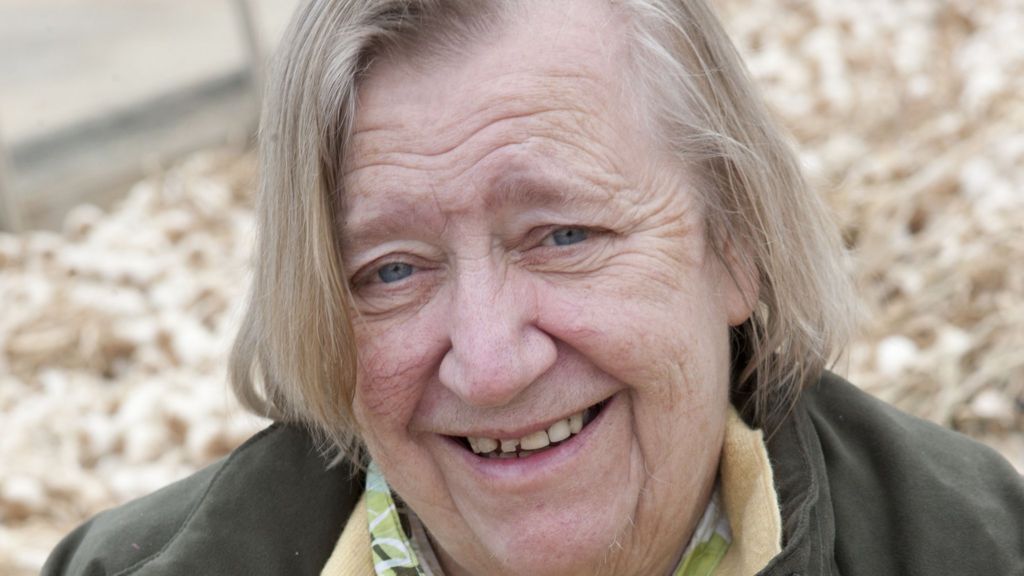 TV cook Clarissa Dickson Wright dies BBC News