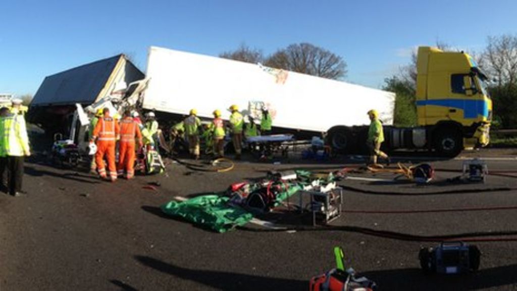 M6 Multiple Vehicle Crash Closes Motorway At Coventry Bbc News 