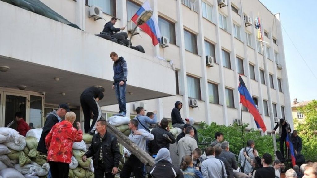 Ukraine Crisis Pro Russians Seize Back Mariupol City Hall Bbc News