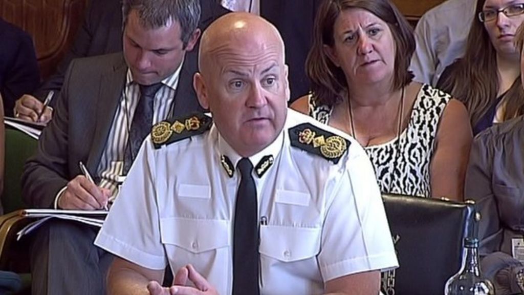 Ambulance service chief steps down