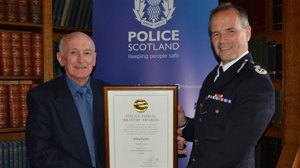 Police Bravery Award For Men Who Foiled Knifepoint Robbery Bbc News 